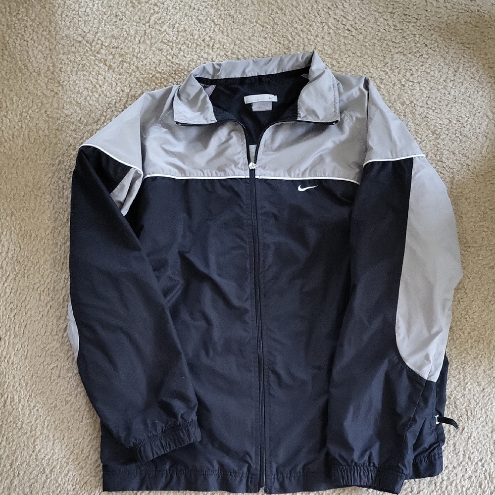 Nike Black and Gray Windbreaker Sporty Design